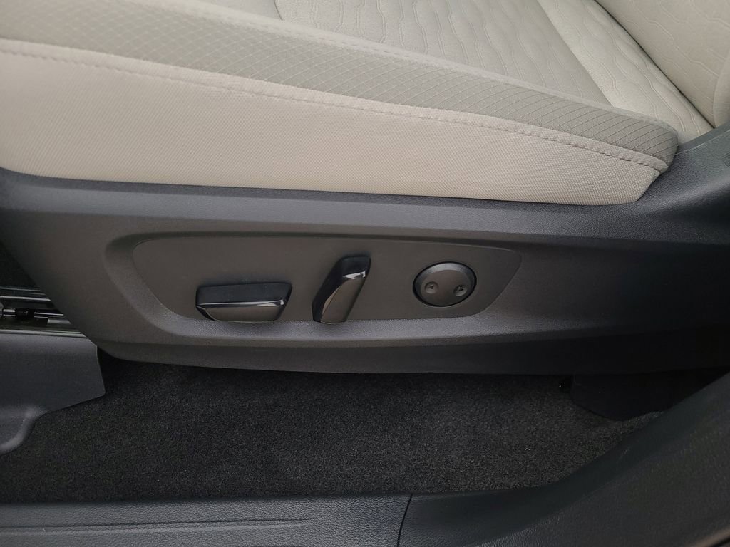 Certified 2025 Nissan Pathfinder SV image 19