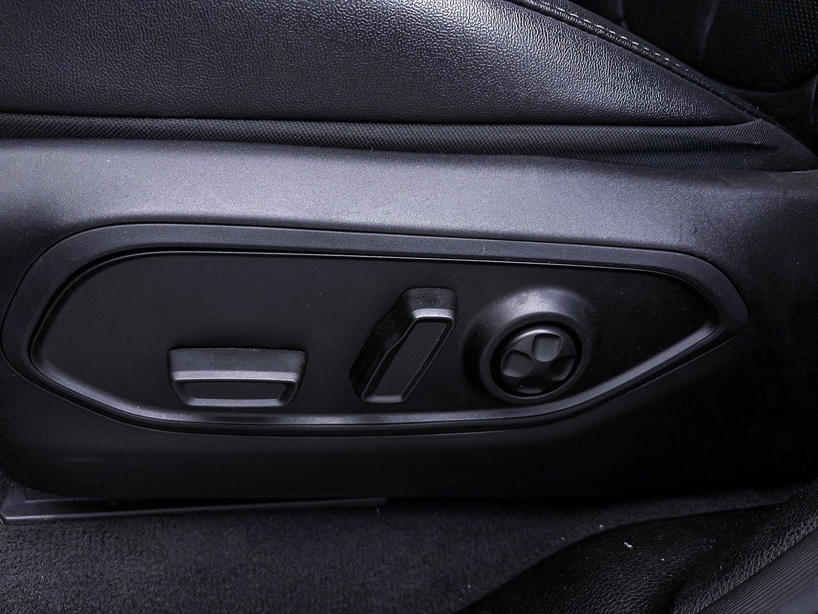 Used 2024 Jeep Grand Cherokee L Limited w/ Luxury Tech Group II image 19