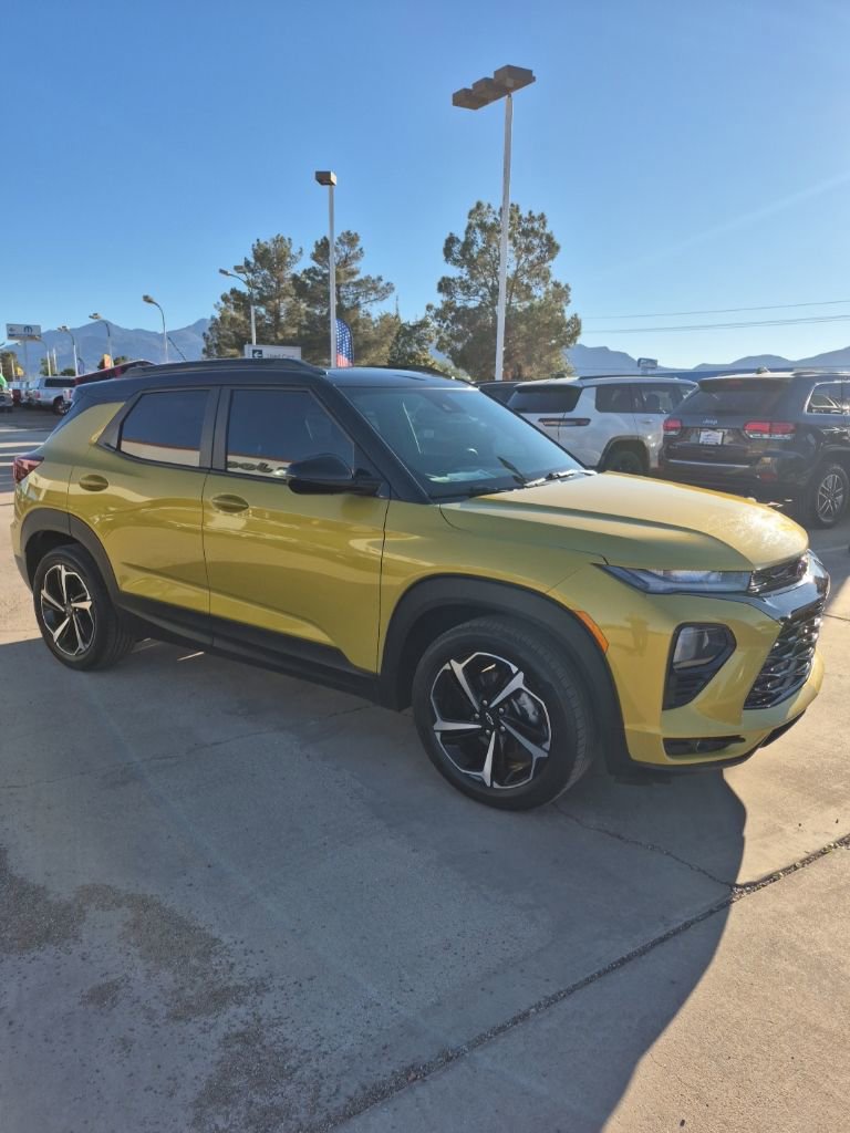Used 2023 Chevrolet TrailBlazer RS w/ Sun and Liftgate Package FWD image 3