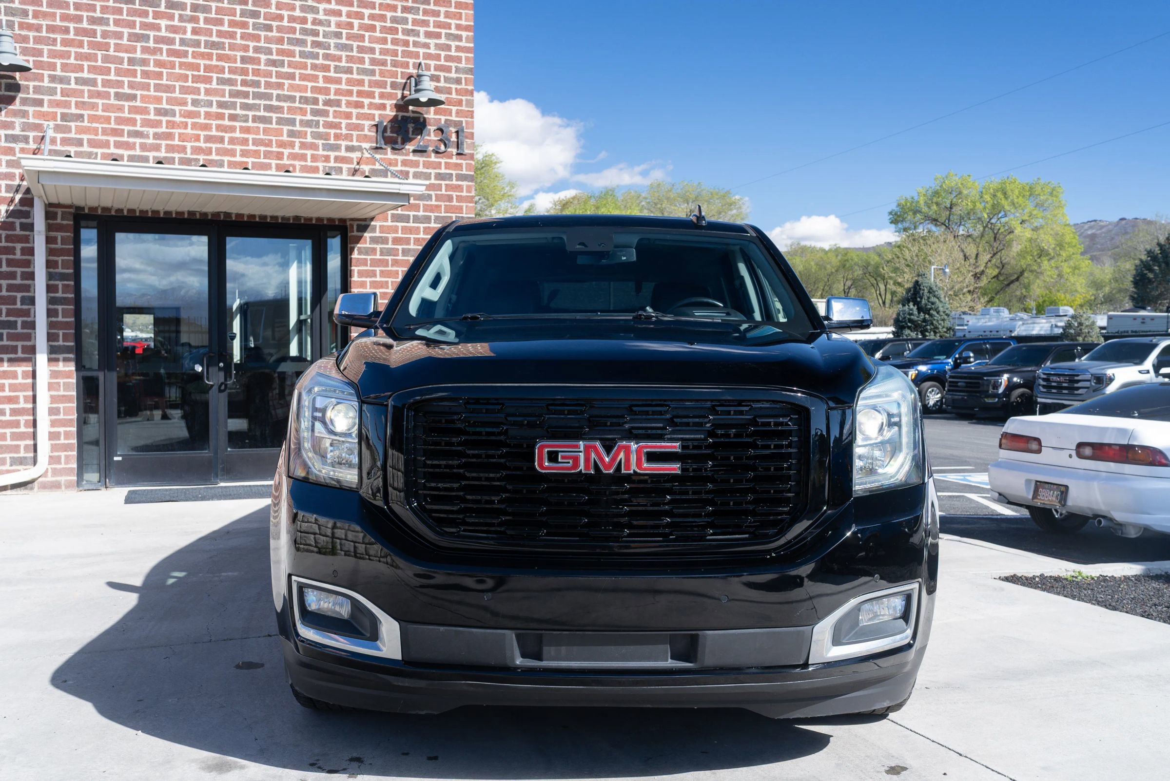 Used 2018 GMC Yukon Denali w/ Denali Ultimate Package image 2