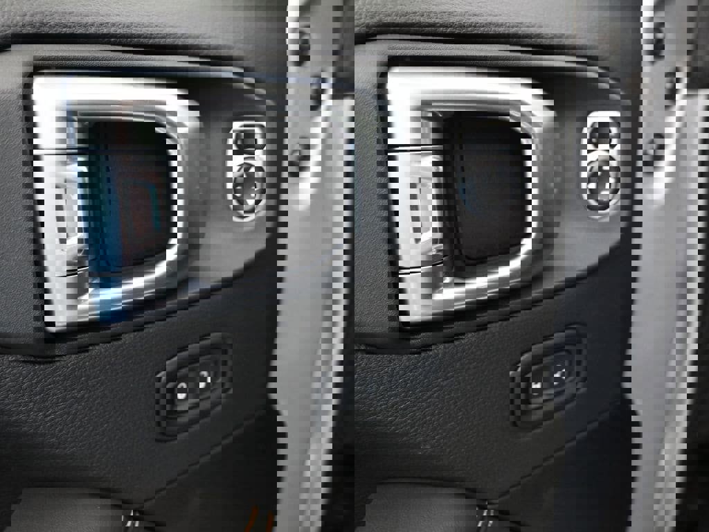 New 2024 Jeep Wrangler Unlimited Sahara w/ Technology Group image 11