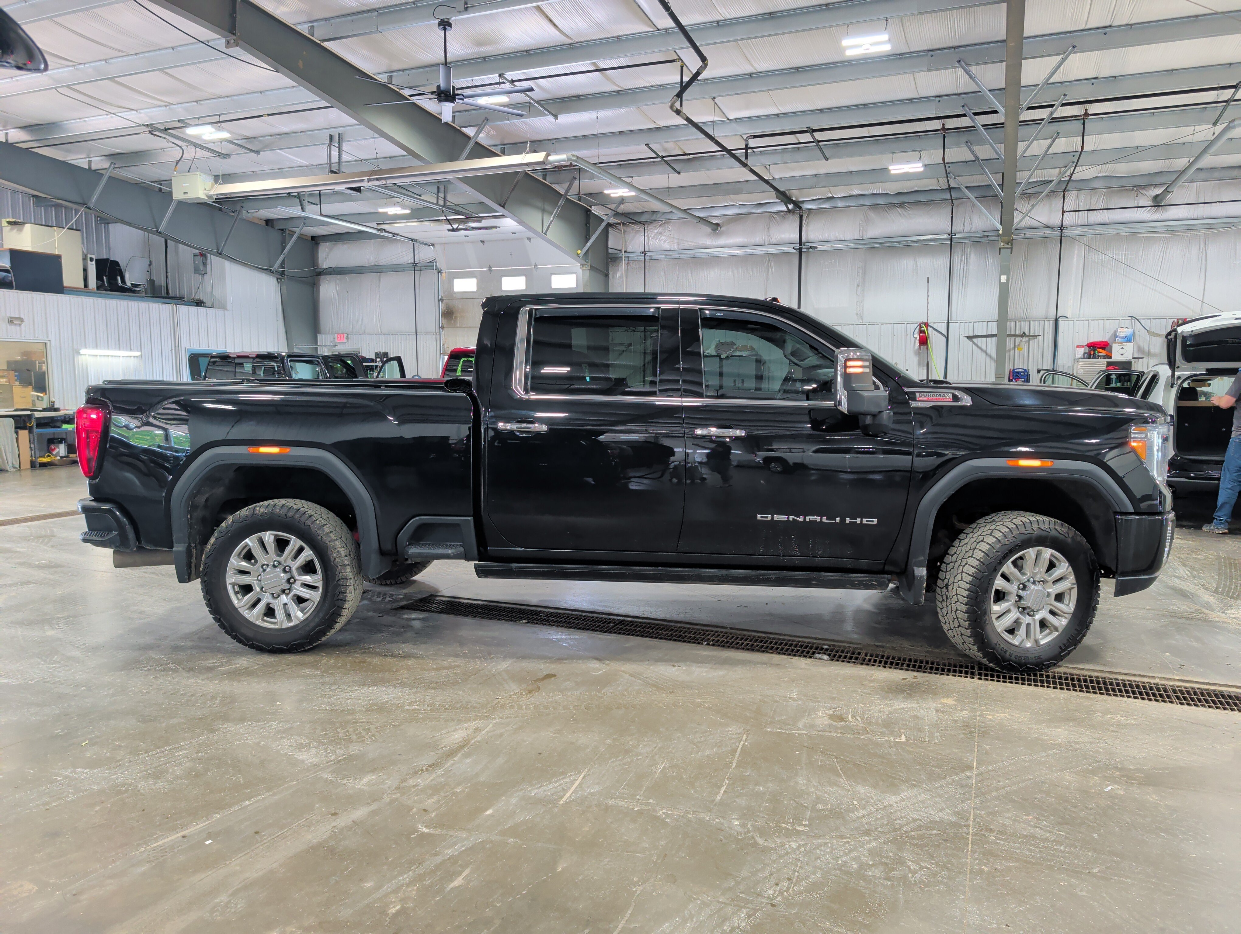 Used 2022 GMC Sierra 2500 Denali w/ Denali Ultimate Package AWD/4WD image 2