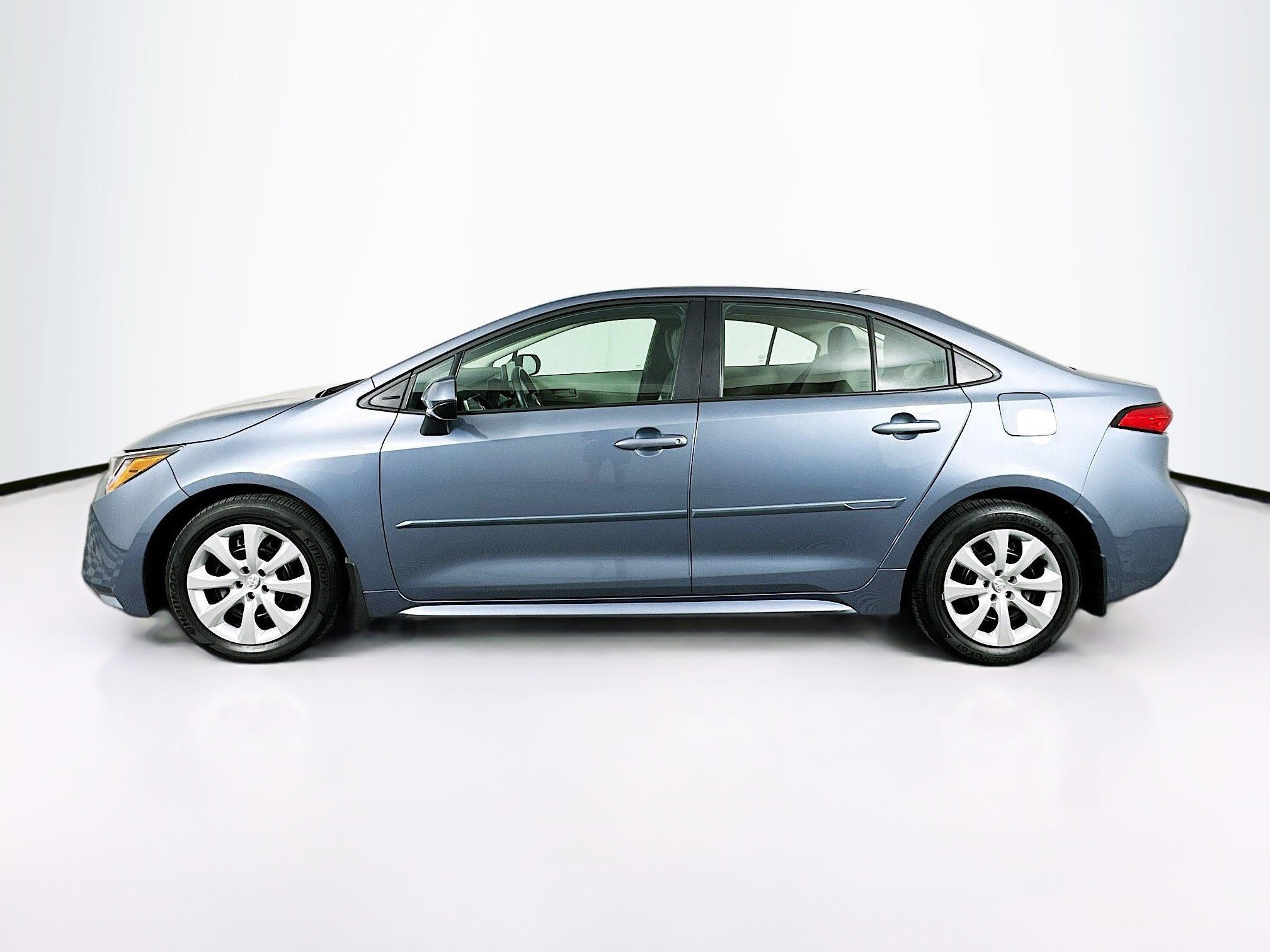 Used 2025 Toyota Corolla LE image 4