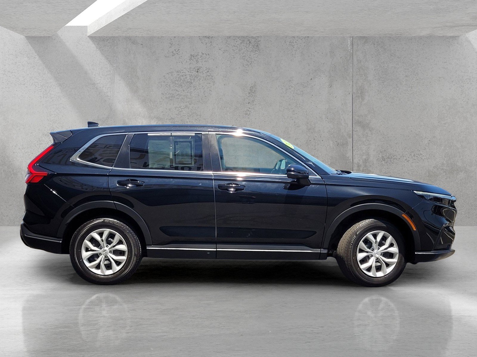 Used 2025 Honda CR-V LX image 4