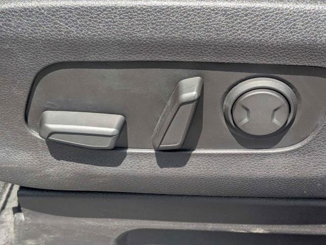 Used 2024 Kia Carnival LX FWD image 15