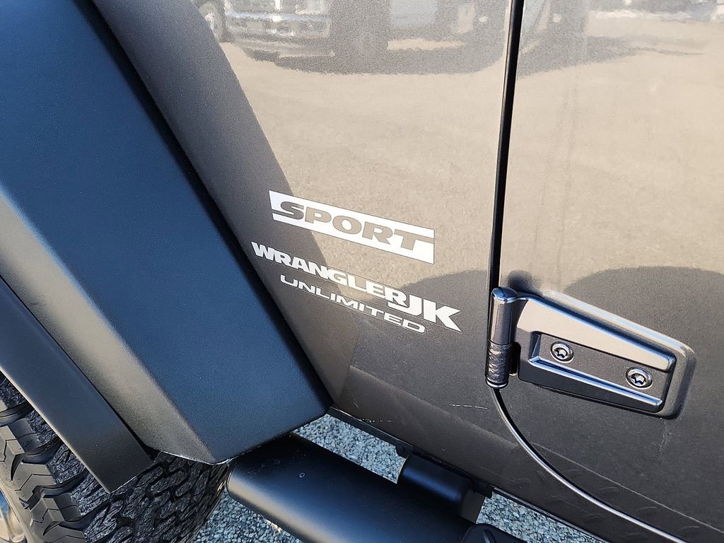 Used 2018 Jeep Wrangler Unlimited Sport w/ Connectivity Group image 17