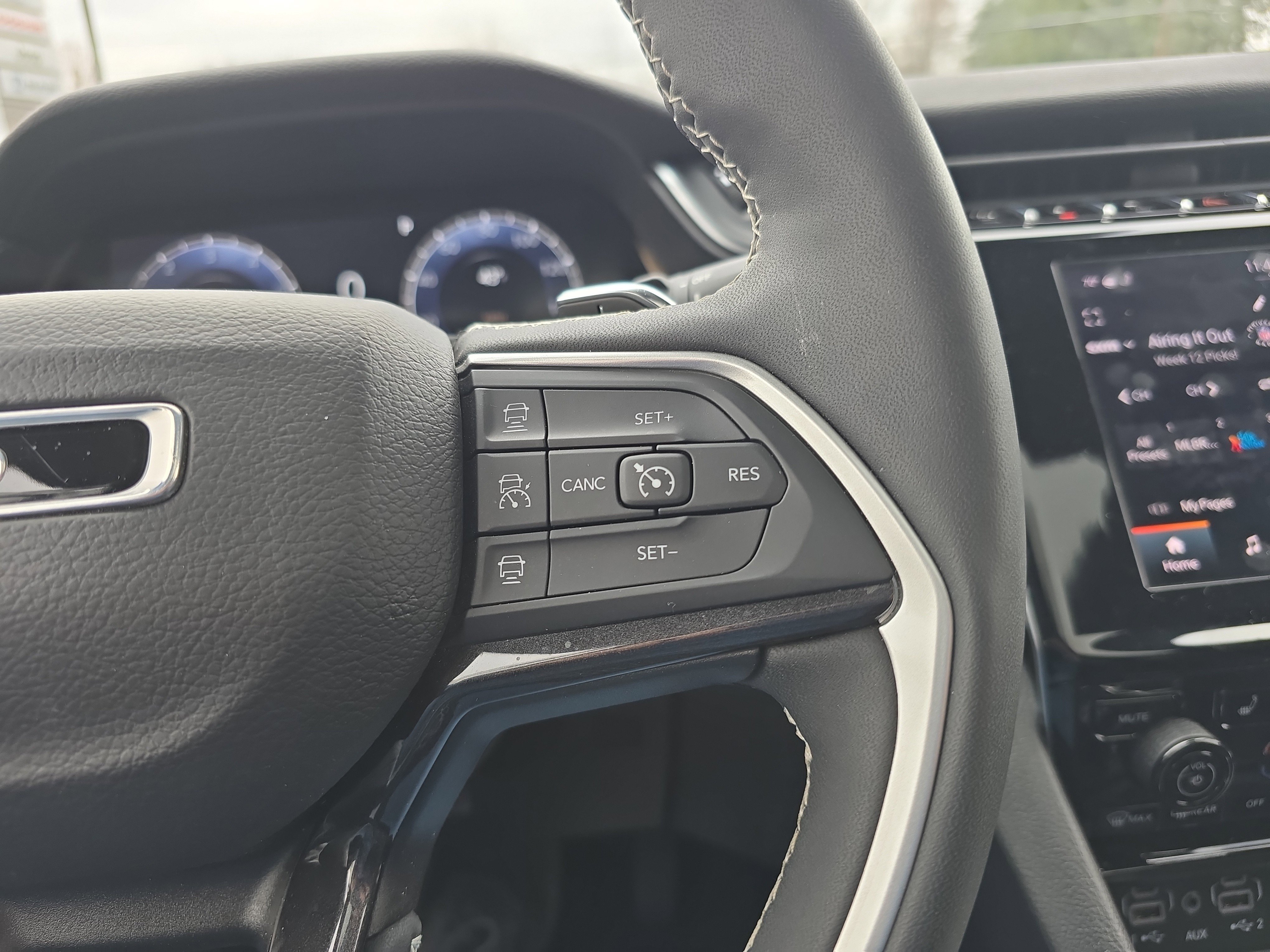 Used 2023 Jeep Grand Cherokee Altitude image 22