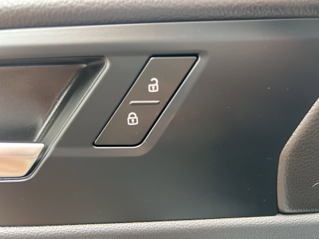 Used 2024 Volkswagen Jetta SE w/ Panoramic Sunroof Package image 23