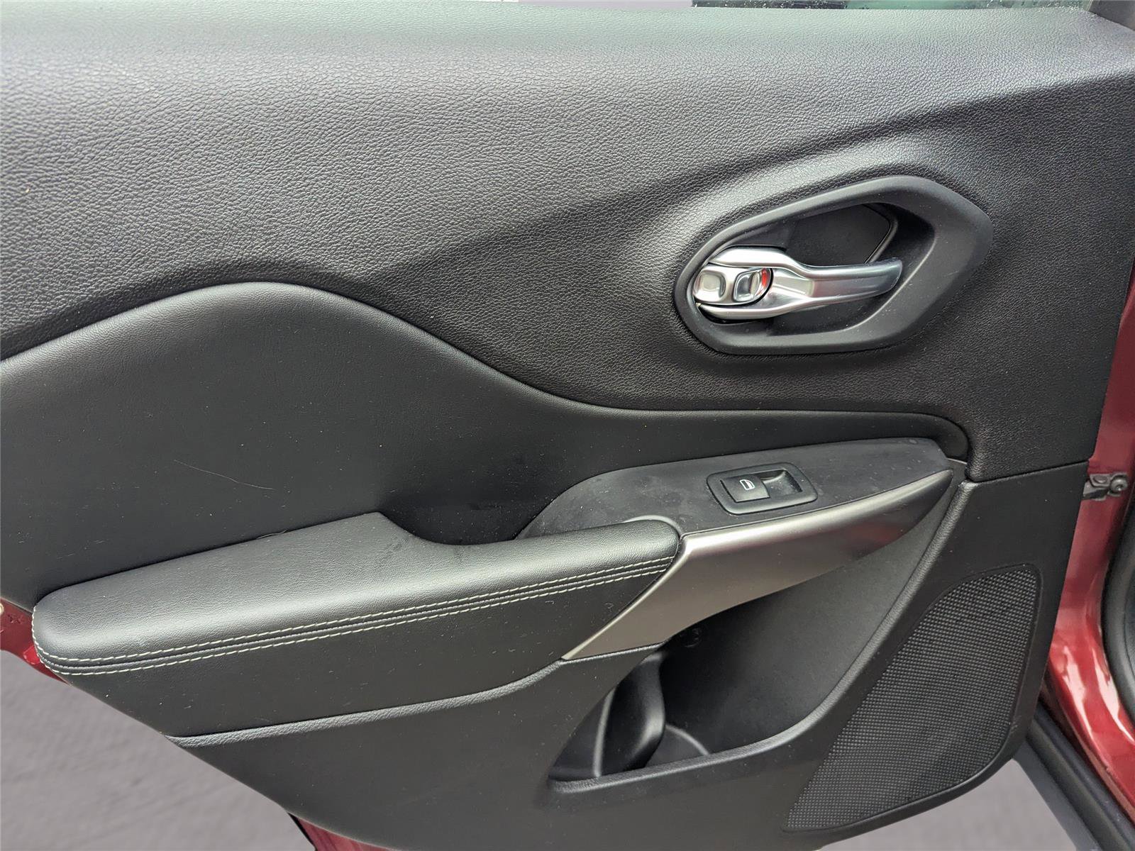 Used 2020 Jeep Cherokee Limited image 13