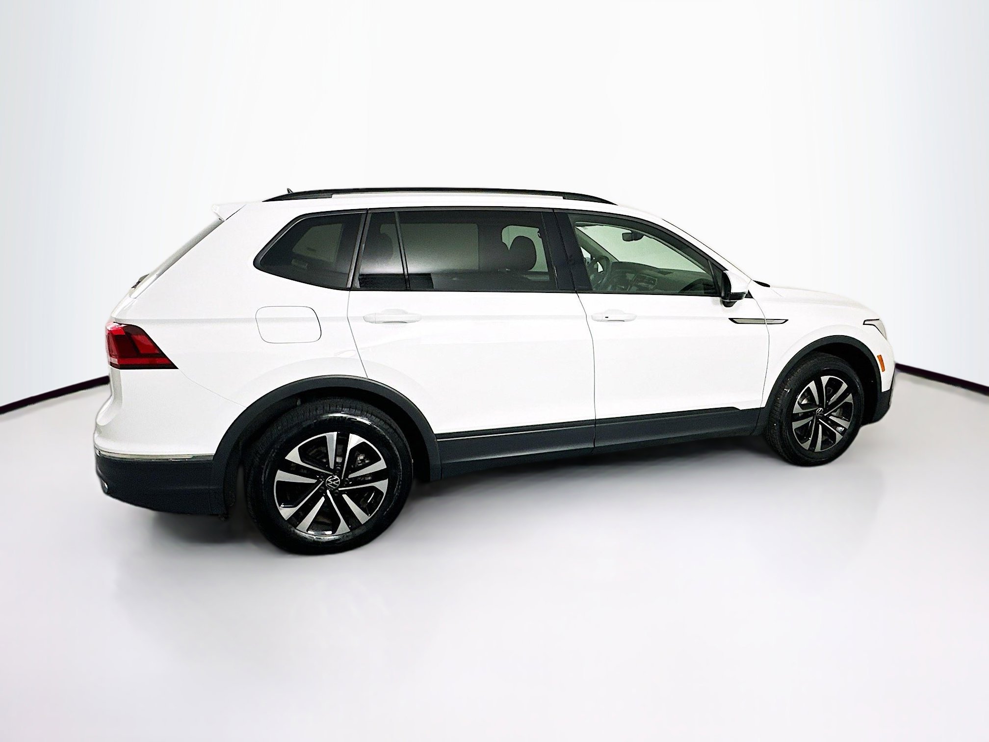 Used 2024 Volkswagen Tiguan S image 10
