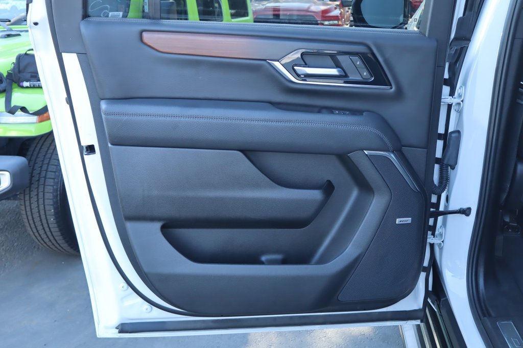 Used 2025 GMC Yukon XL Denali AWD/4WD image 36