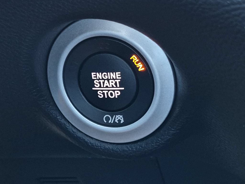 Used 2025 Chrysler Pacifica Select FWD image 27