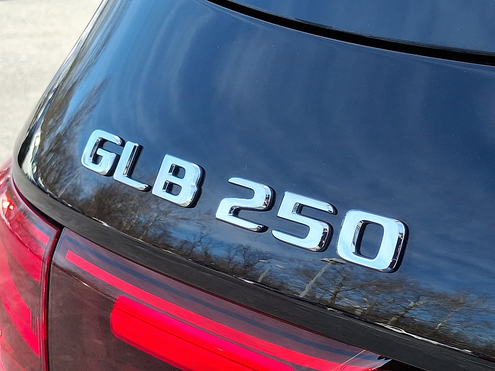 Used 2026 Mercedes-Benz GLB 250 4MATIC image 25