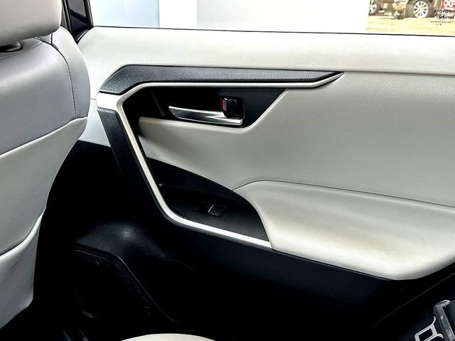 Used 2020 Toyota RAV4 XLE Premium FWD image 21