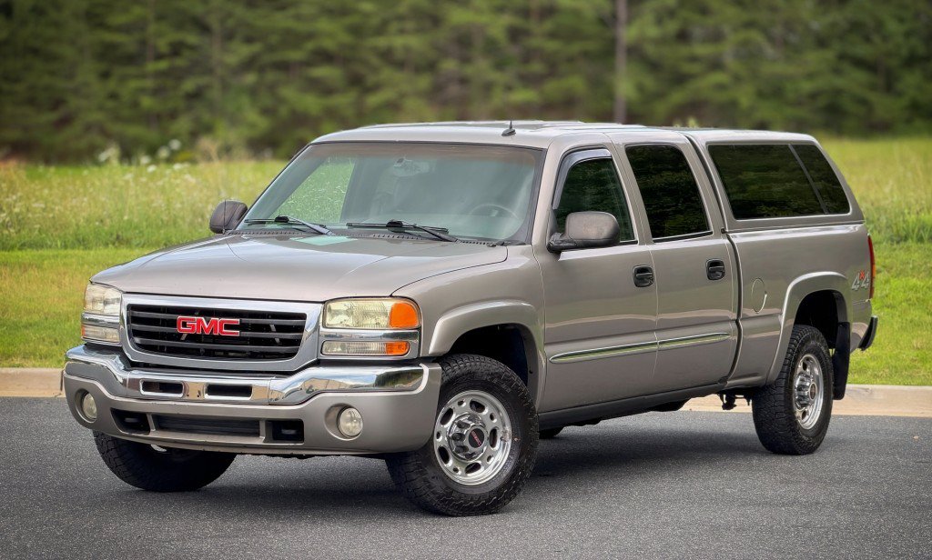 Used 2003 GMC Sierra 1500 SLT w/ SLT Preferred Equipment Group AWD/4WD image 2