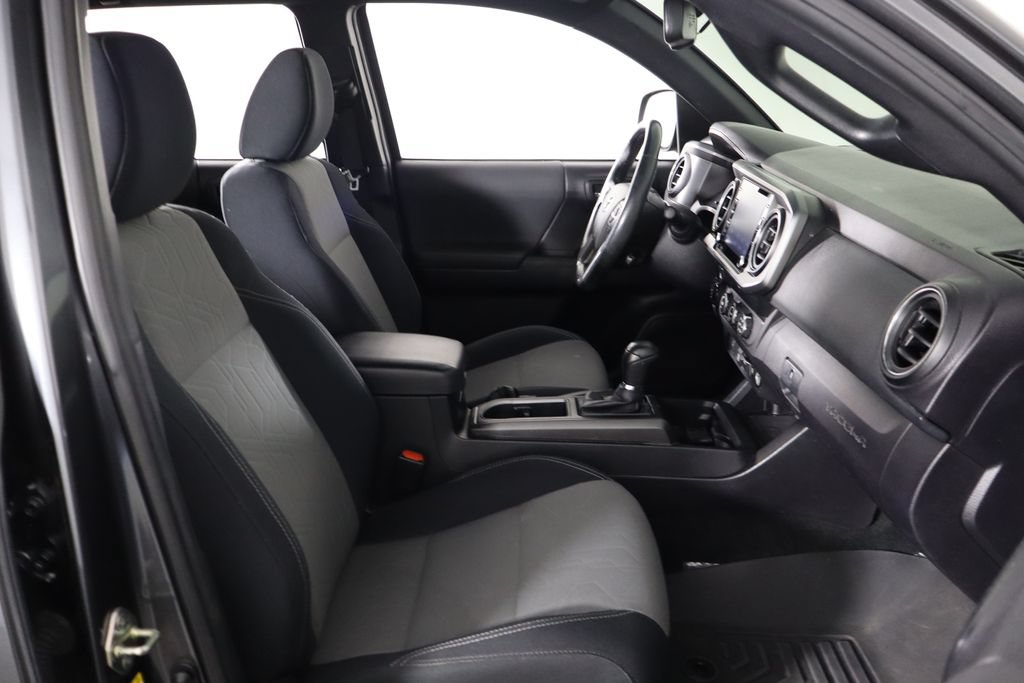 Used 2020 Toyota Tacoma TRD Sport AWD/4WD image 18