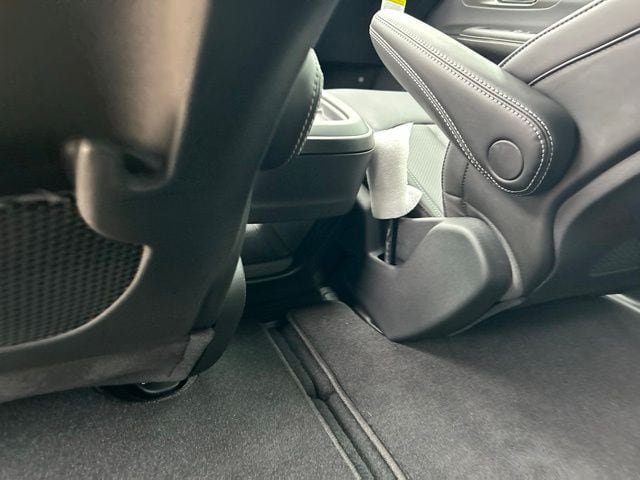 New 2027 Chrysler Pacifica Select FWD image 41