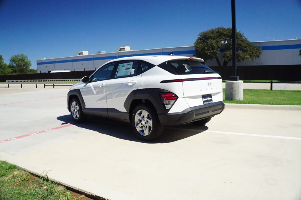 New 2027 Hyundai Kona SE FWD image 5