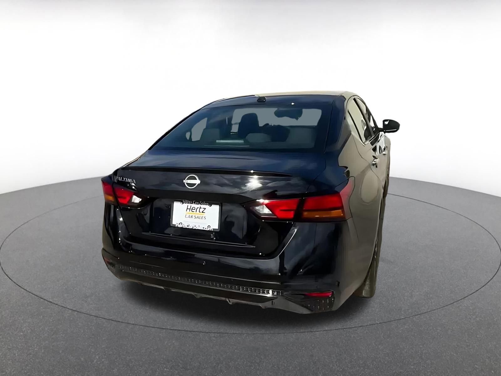 Used 2025 Nissan Altima 2.5 SV FWD image 14