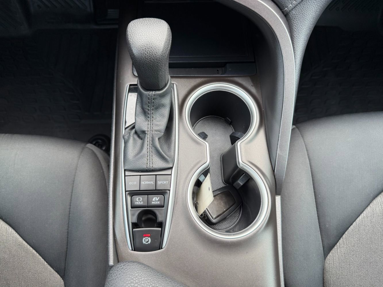 Used 2021 Toyota Camry LE image 17