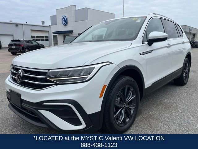 Certified 2023 Volkswagen Tiguan SE w/ Panoramic Sunroof Package AWD/4WD image 2