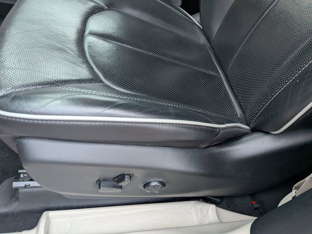 Used 2024 Chrysler Pacifica Limited image 14