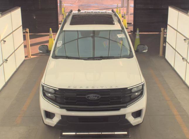 Certified 2025 Ford Expedition Active image 3