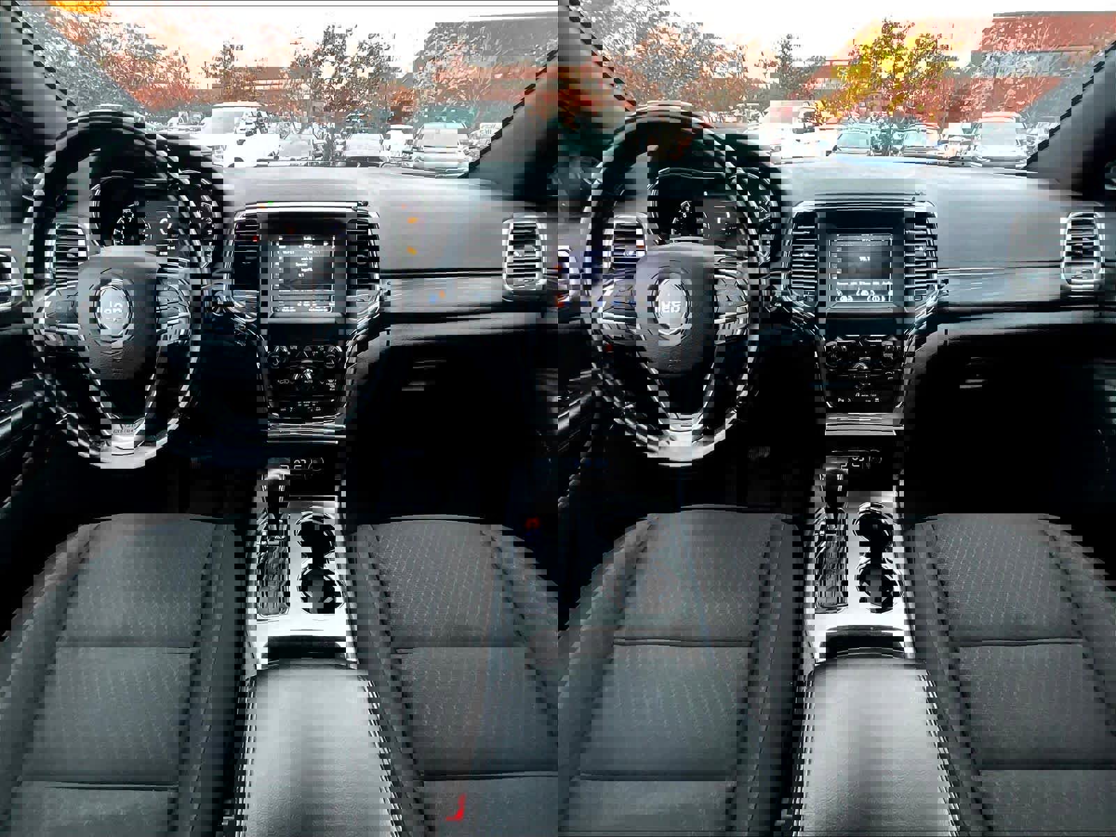 Used 2020 Jeep Grand Cherokee Laredo image 20