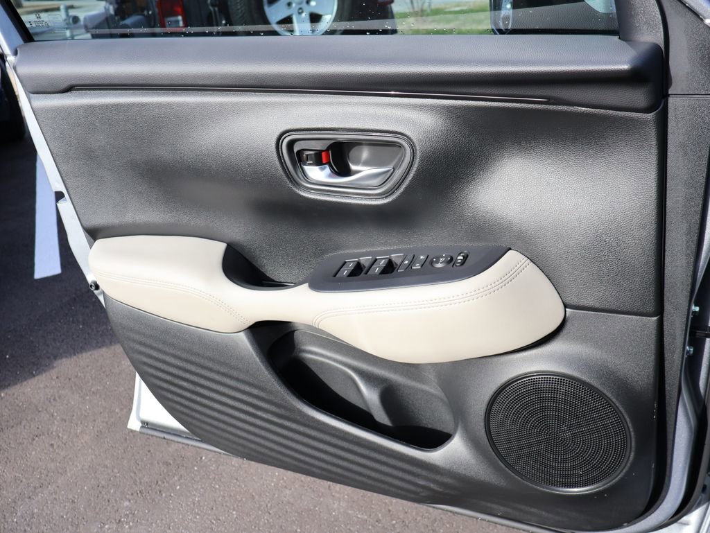 Certified 2026 Honda HR-V LX image 29