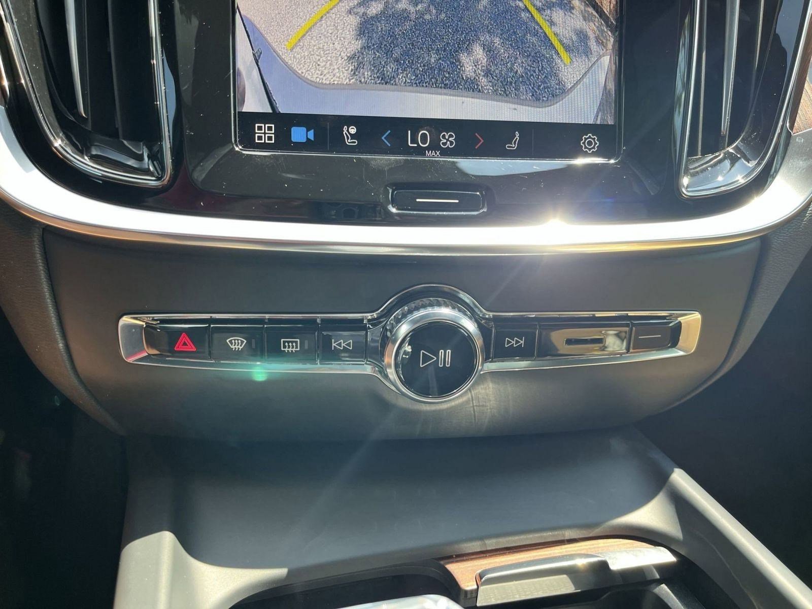 Certified 2025 Volvo V60 B5 Cross Country Ultra image 22