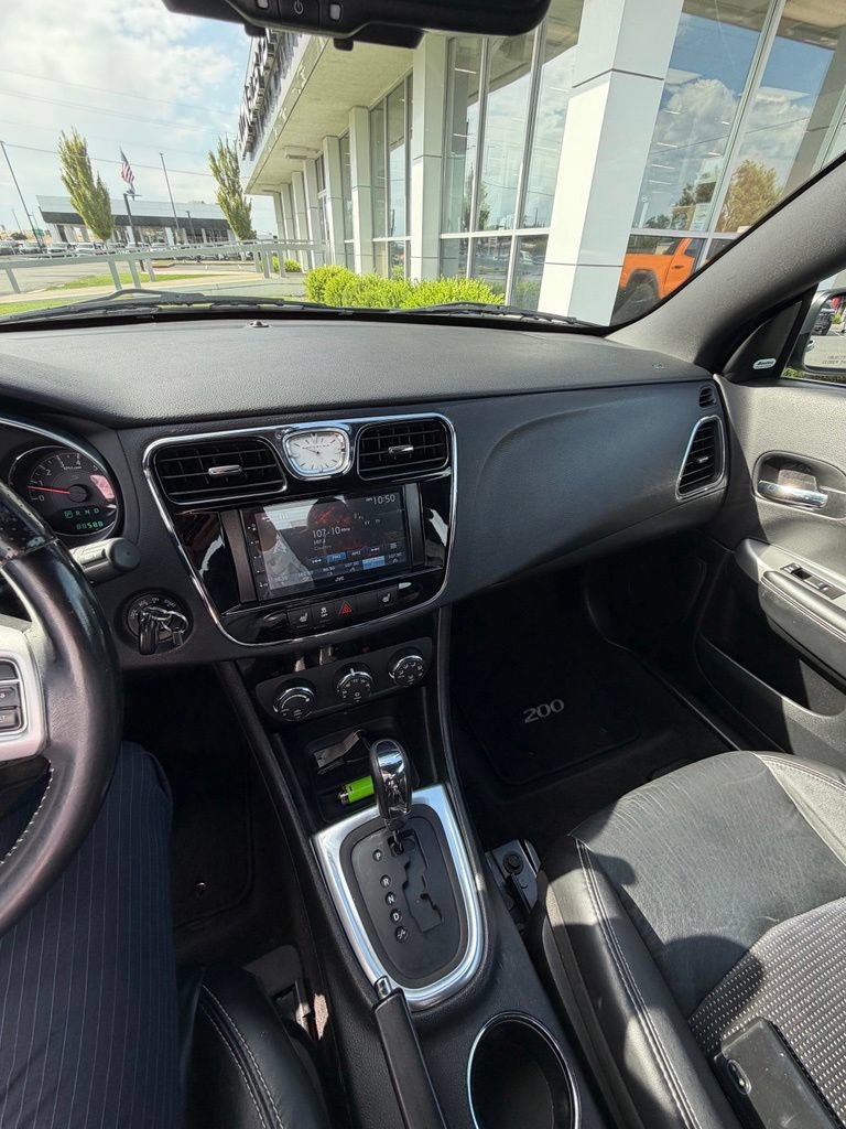 Used 2012 Chrysler 200 S FWD image 29
