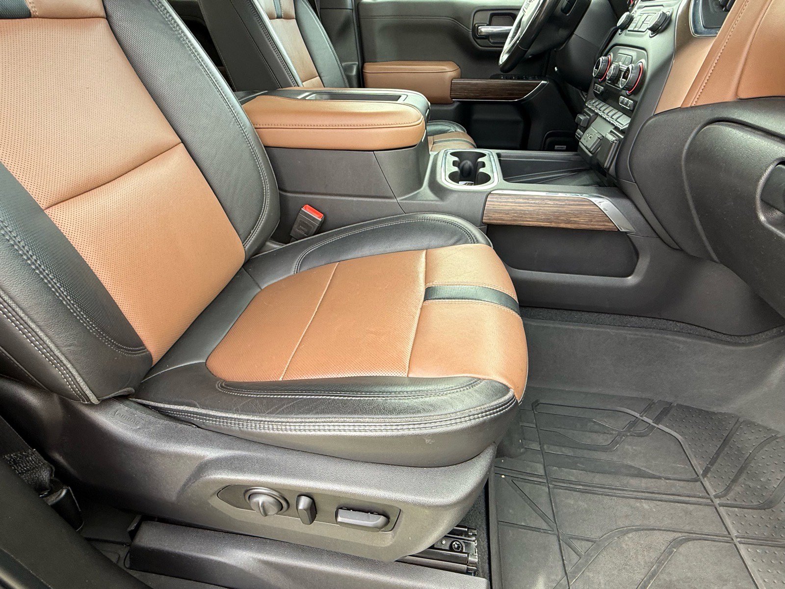 Used 2021 Chevrolet Silverado 1500 High Country w/ Technology Package image 10