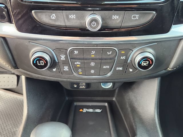 Used 2023 Chevrolet Traverse LT w/ LT Premium Package AWD/4WD image 18