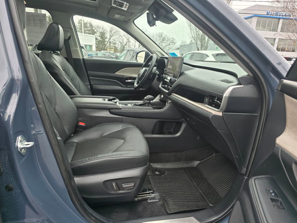 Certified 2024 Toyota Grand Highlander Platinum image 12