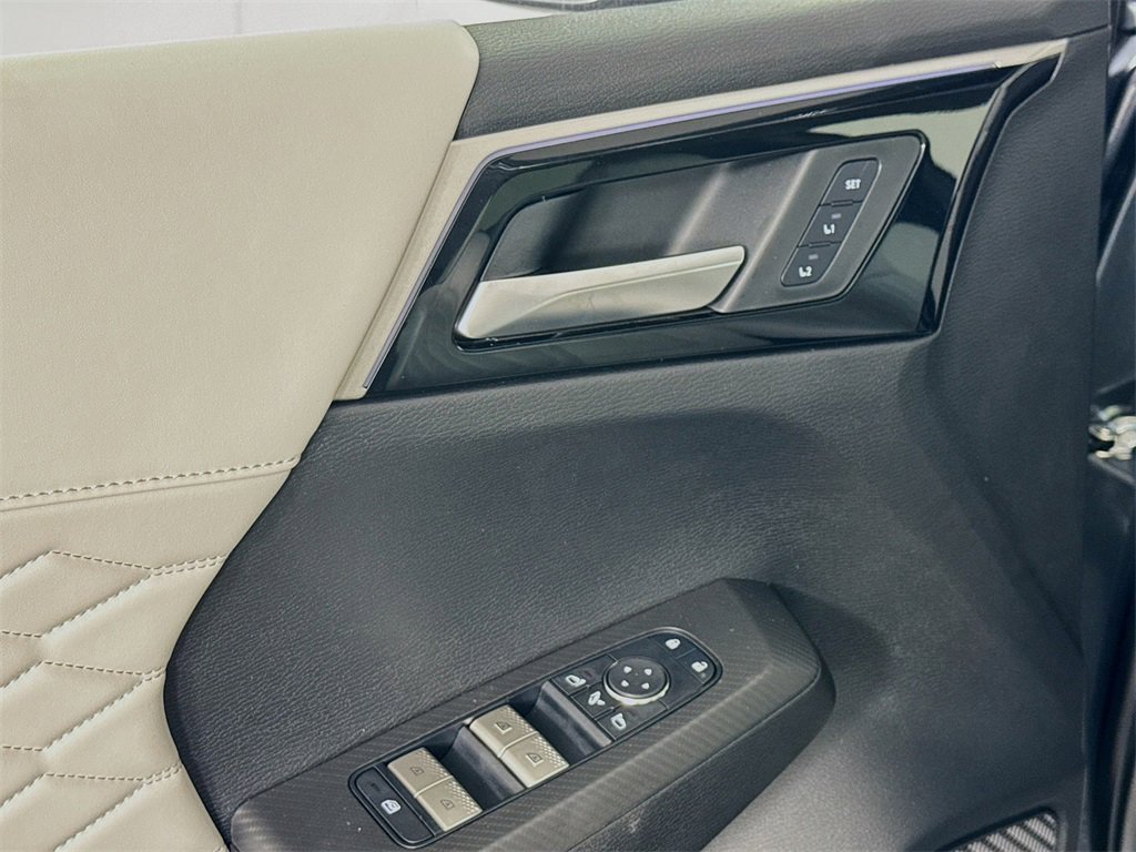 New 2025 Mitsubishi Outlander SEL image 18