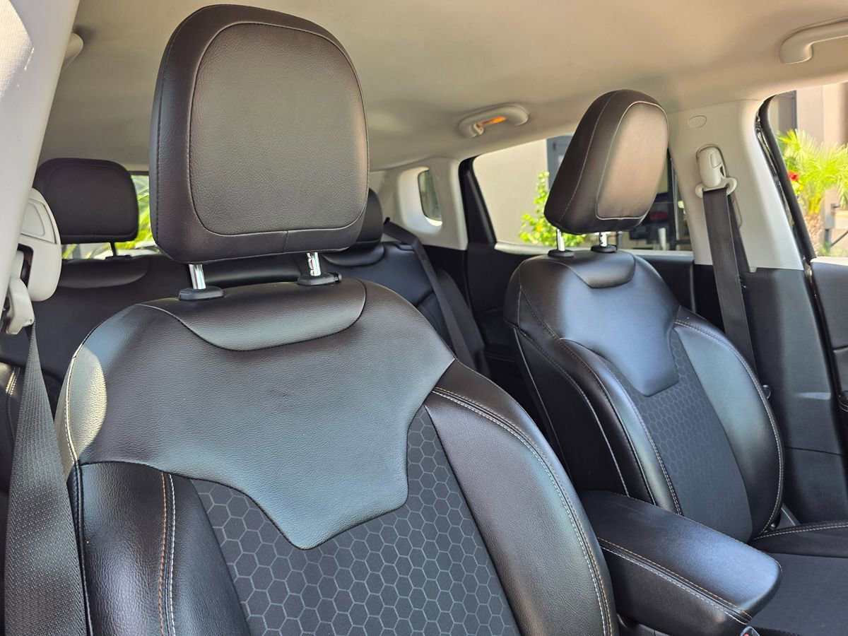 Used 2018 Jeep Compass Latitude w/ Popular Equipment Group FWD image 13