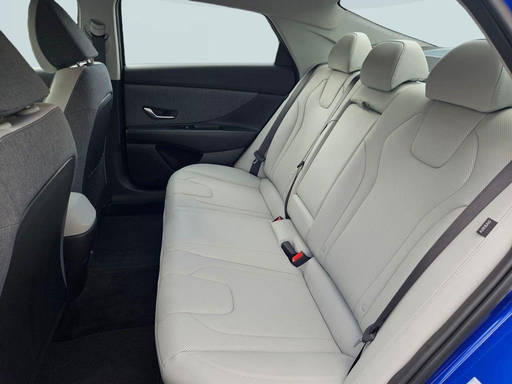 Certified 2025 Hyundai Elantra Limited w/ Cargo Package image 25