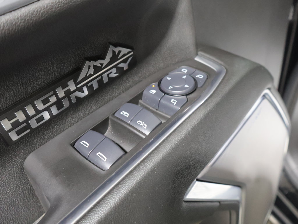 Used 2025 Chevrolet Silverado 1500 High Country w/ Midnight Edition AWD/4WD image 15