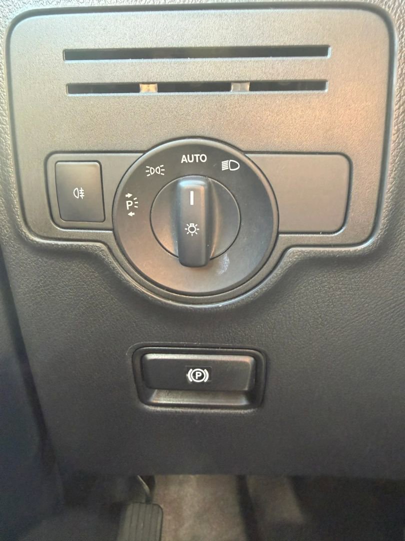 Used 2019 Mercedes-Benz Metris Passenger image 25