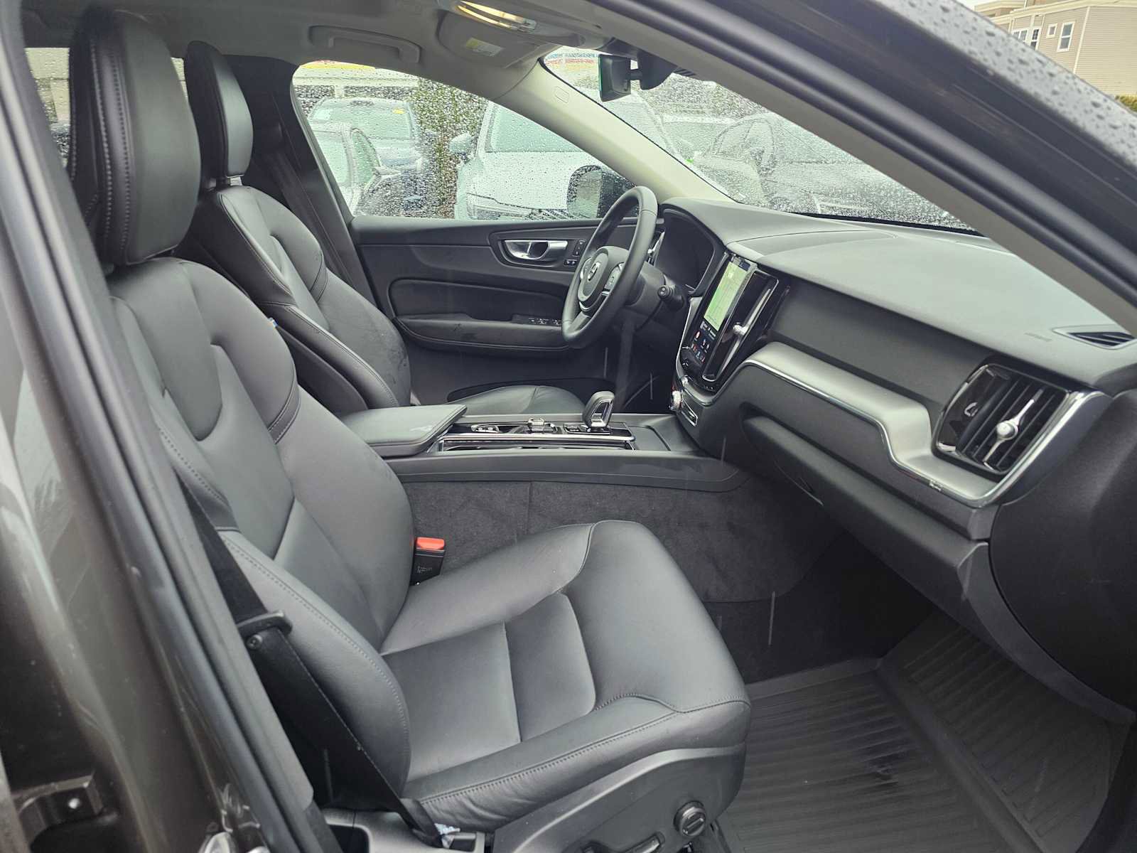 Certified 2025 Volvo XC60 B5 Core w/ Protection Package Premier image 11