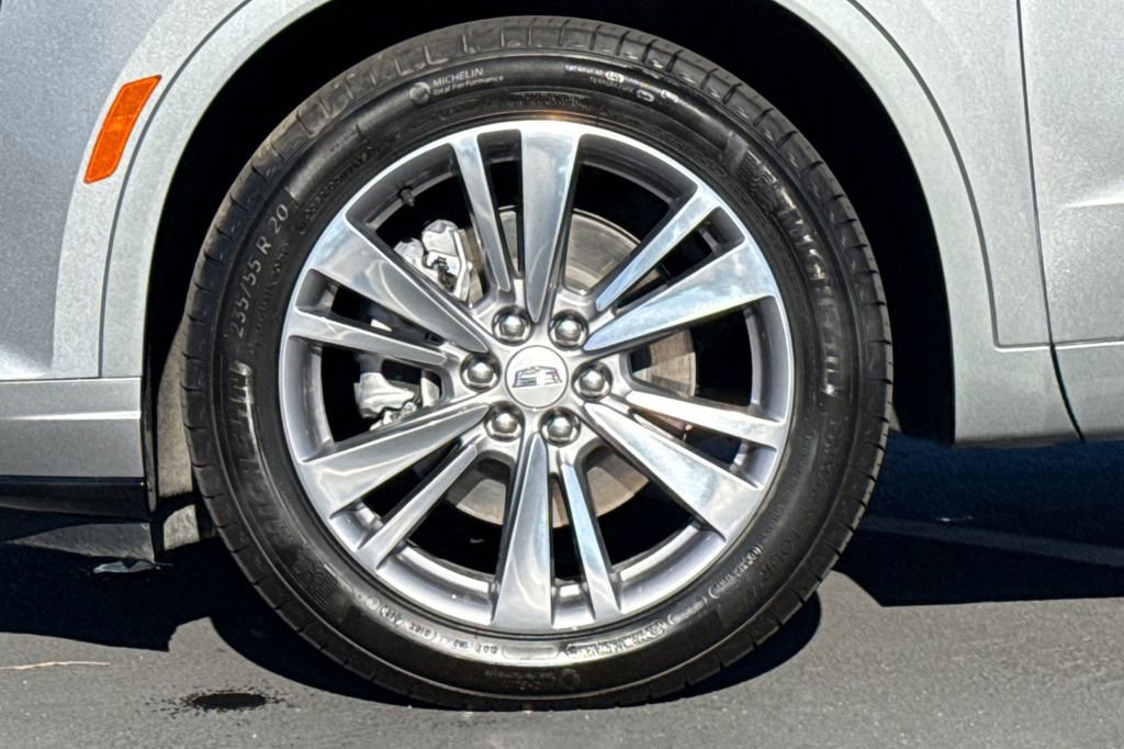 Used 2025 Cadillac XT6 Premium Luxury image 15