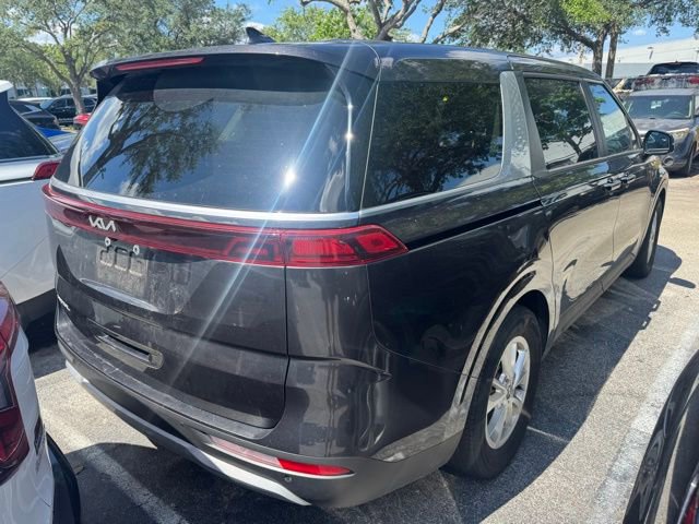Used 2023 Kia Carnival LX FWD image 4