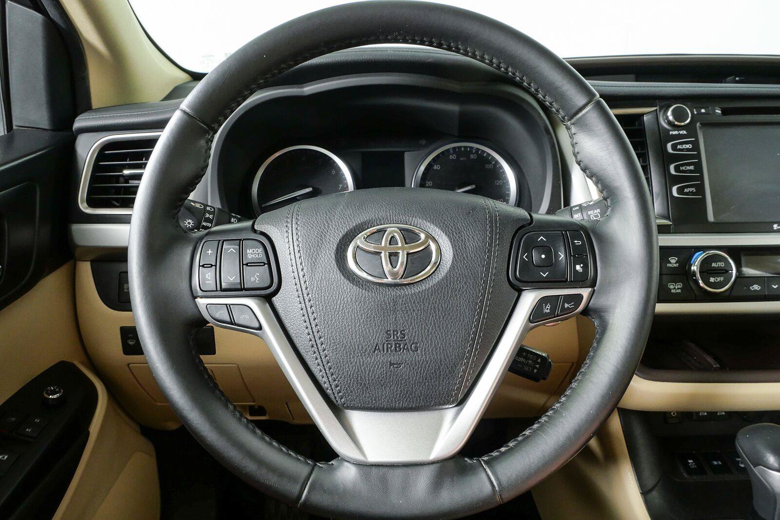 Used 2019 Toyota Highlander XLE AWD/4WD image 9