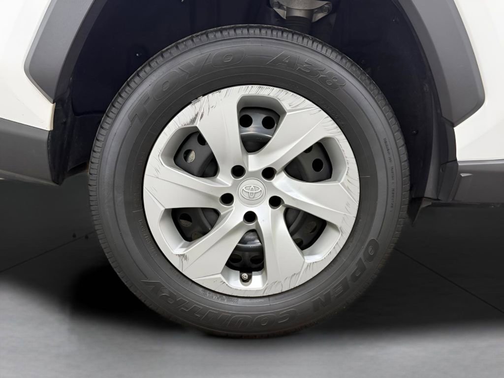 Used 2022 Toyota RAV4 LE image 13