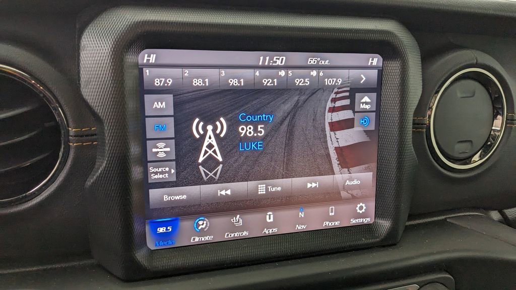 Used 2021 Jeep Wrangler Unlimited Sahara image 23