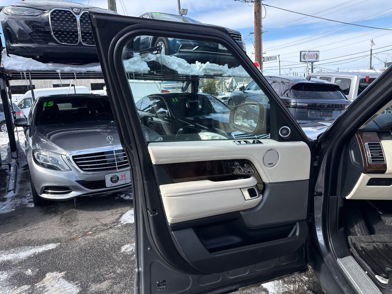 Used 2019 Land Rover Range Rover HSE image 12