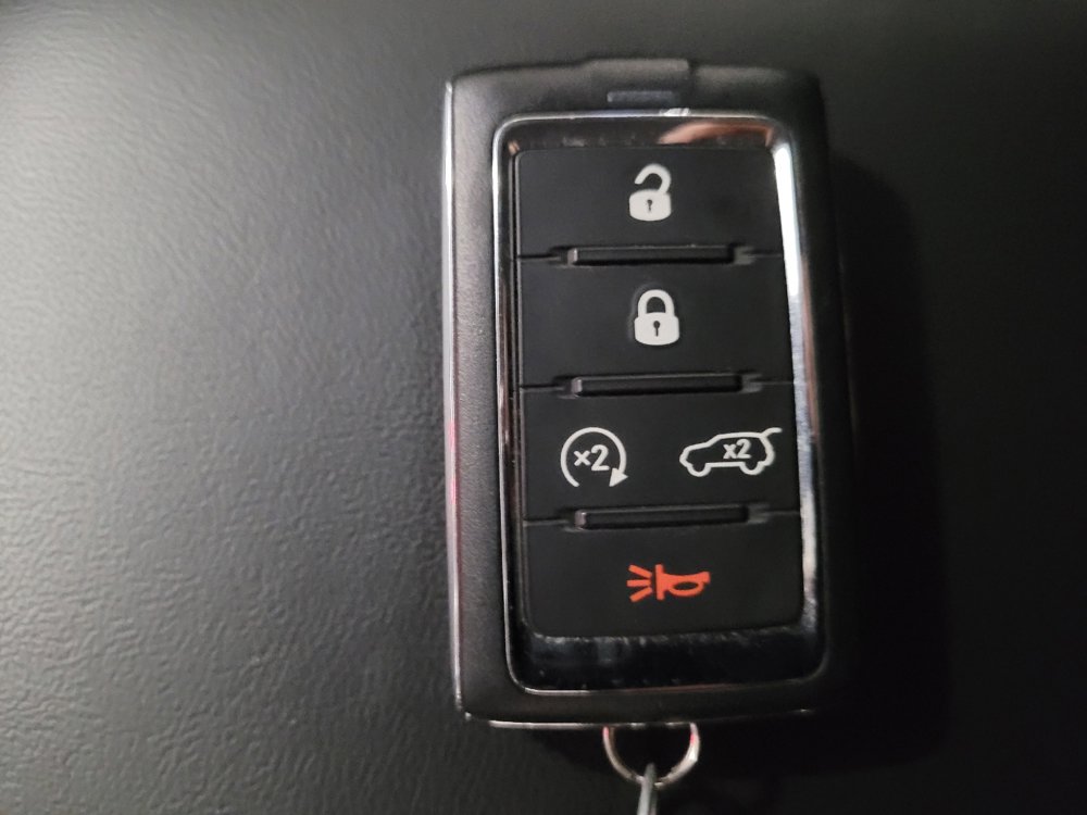 Used 2023 Jeep Grand Cherokee Laredo w/ Luxury Tech Group I image 32