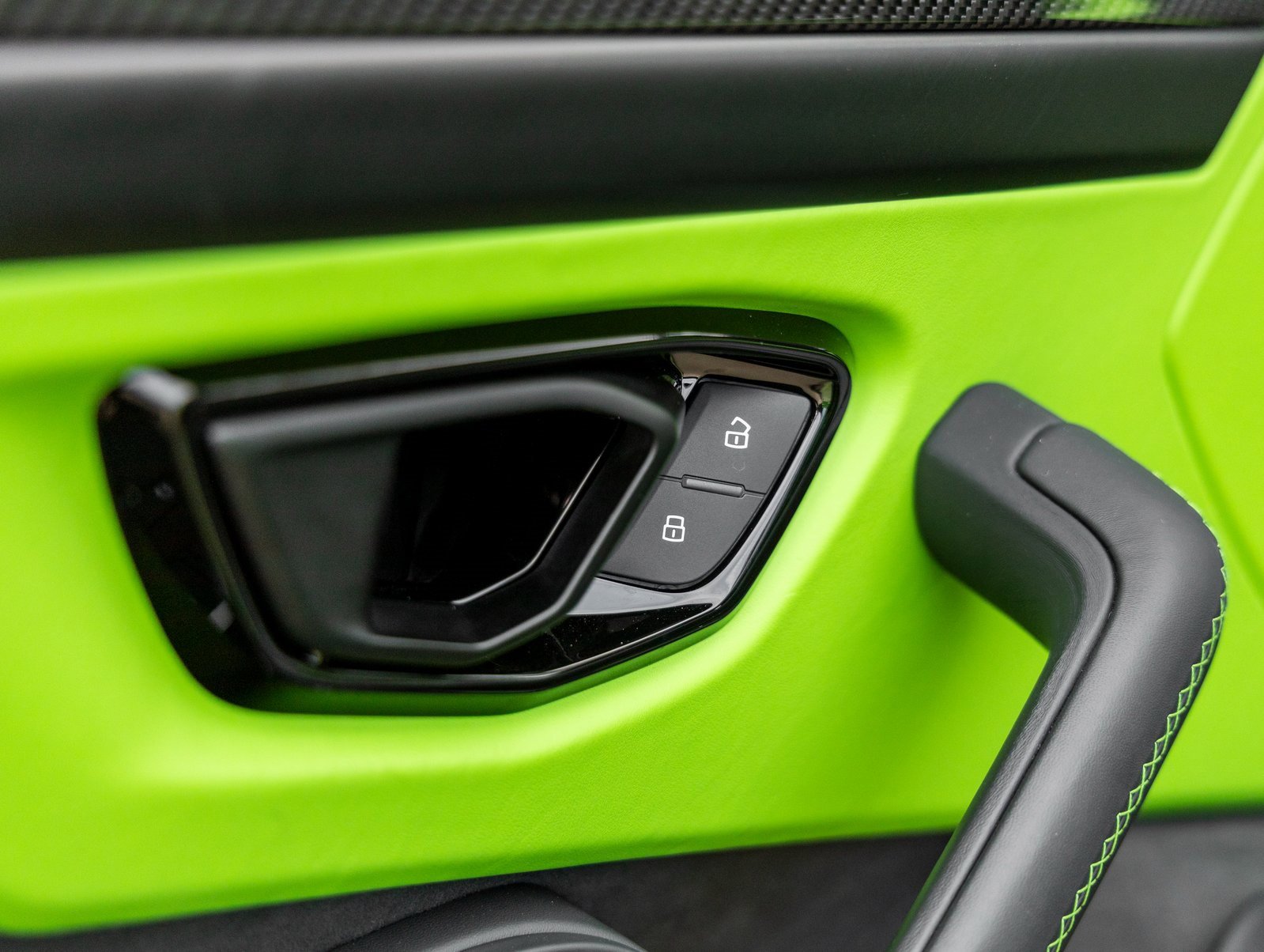 Used 2025 Lamborghini Urus SE image 21