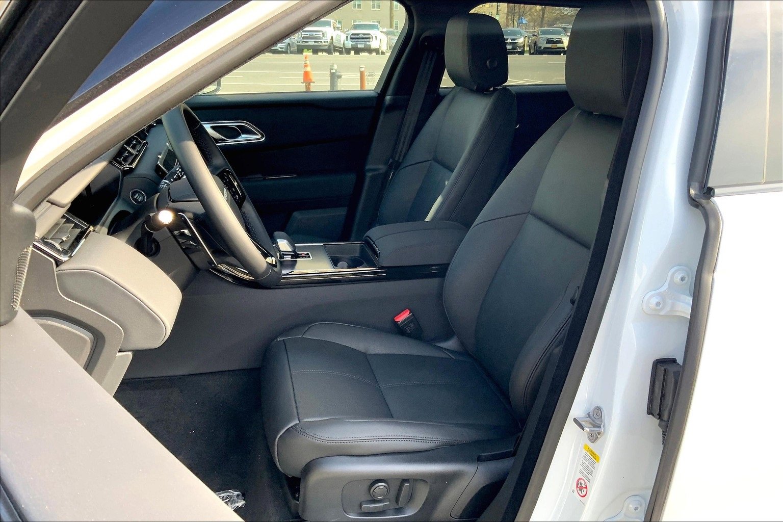 New 2026 Land Rover Range Rover Velar Dynamic SE image 7