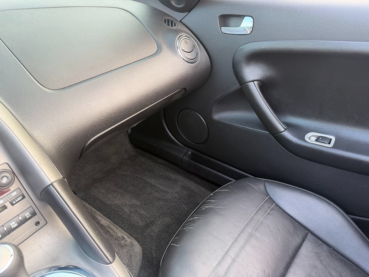 Used 2006 Pontiac Solstice Convertible w/ Premium Package RWD image 19